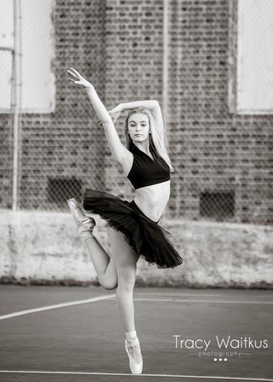 ballerina in black tutu en pointe in Pismo Beach