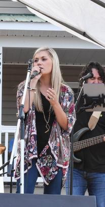 Picture of Hayleigh Smith performing
