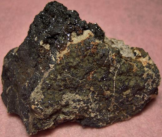 MAGNETITE crystals with ORTHOCLASE, AMPHIBOLE BYSSOLITE, QUARTZ - Hopewell Mines, Warwick (Saint Marys), Warwick Township, Chester County, Pennsylvania, USA