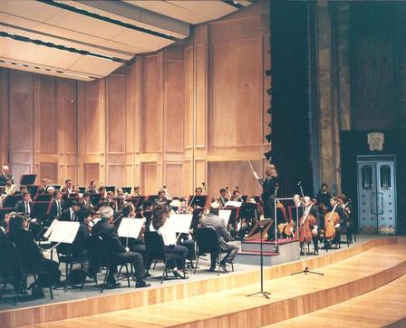 Isabel Mayagoitia conducting the Mexican National Symphony Orchestra 1995