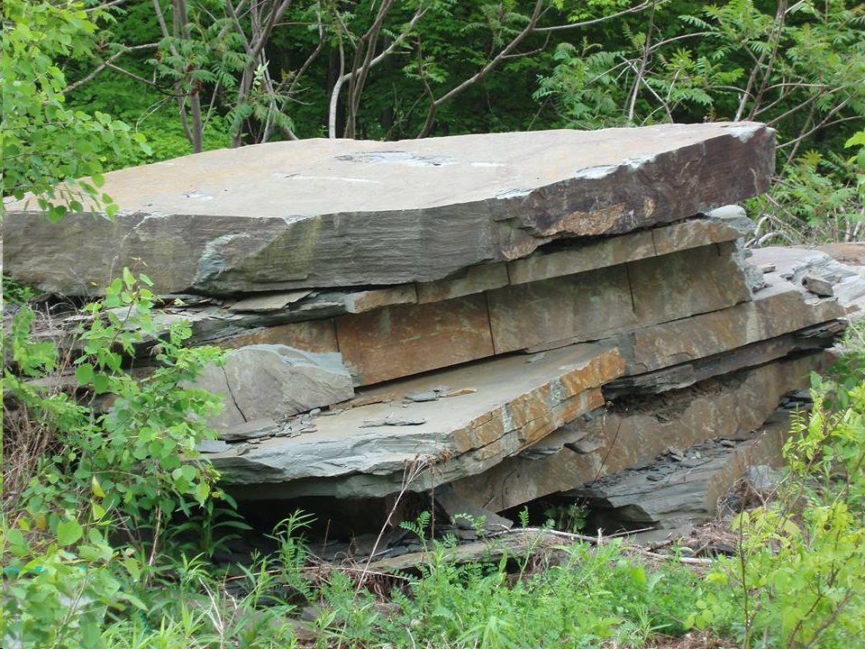 Irregular Stand Up Pennsylvania Bluestone, Natural Cleft Finish