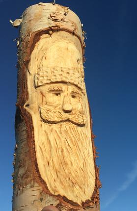 How to easily carve a Birch wood Santa Face. FREE step by step instructions. www.DIYeasycrafts.com