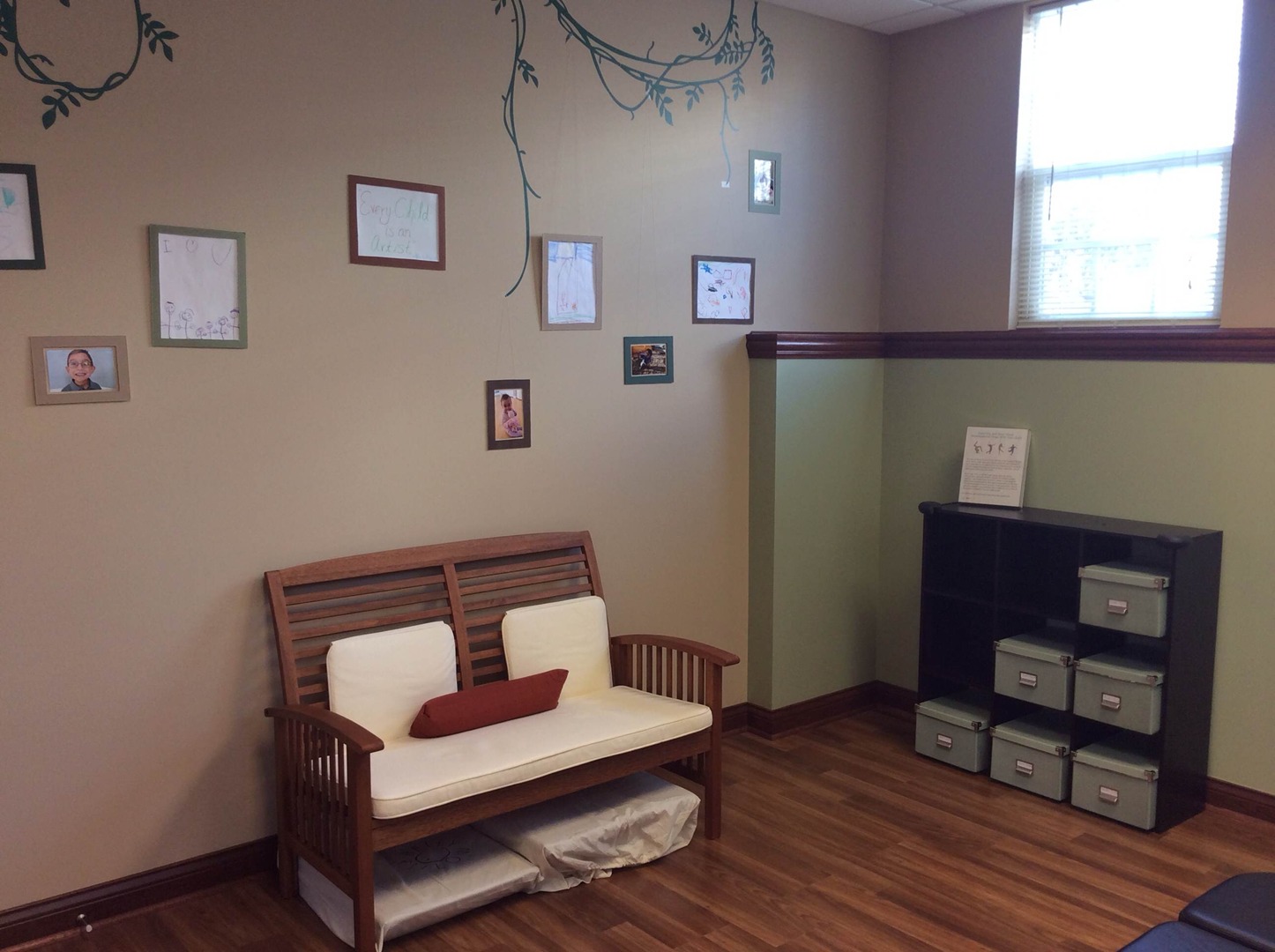 Chiropractic room for kids, moms and babies