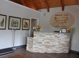 Main lobby / relaxation area of Cincinnati Hills Animal Clinic Montgomery Road location