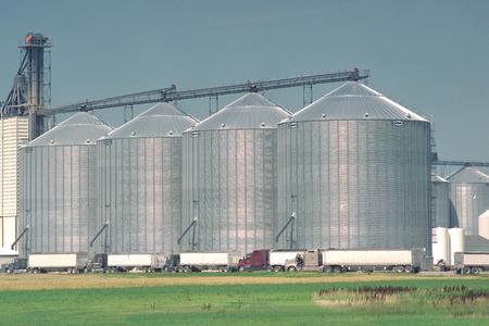 commercial & farm storage bins, hopper bins, aeration systems, bin sweeps