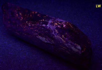 DRILL CORE with fluorescent SPHALERITE, CALCITE - Sterling Hill, Ogdensburg, Franklin Mining District, Sussex County, New Jersey