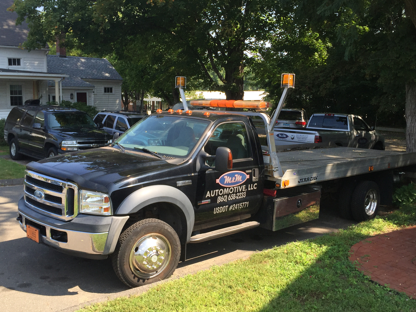 Simsbury and Weatogue Towing Services - M & M Auto Group