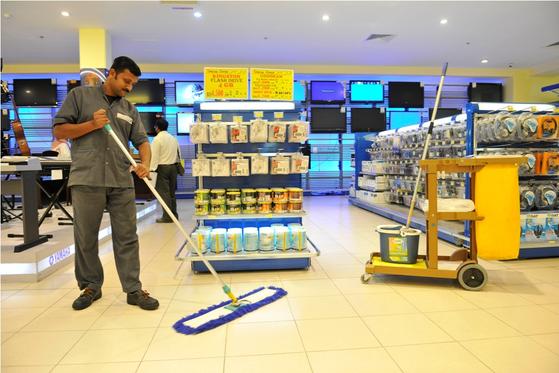 STORE CLEANER