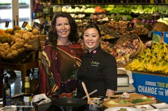 Tammy-Lynn McNabb | ターミーみくなぶ shooting a cooking segment in Pomme Natural Market.
