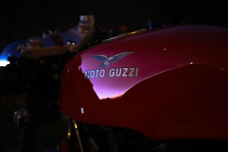 motorcycle gas tank wallpaper moto guzzi