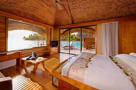 Le Taha'a Island Resort & Spa: Overwater bungalow