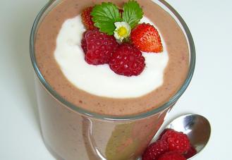 Fruit smoothies for breakfast in a weight loss program.