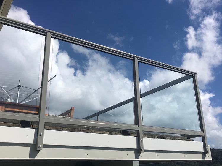 glass railing Honolulu, glass railing for deck Hawaii, Stainless steel Glass Railing, Glass Rail System, glass railing for stair Hawaii