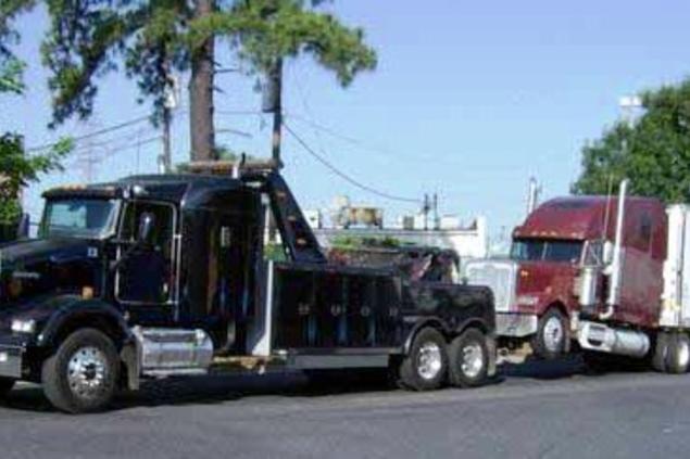 Semi Trailer Towing Services and Cost Omaha, NE | 724 Towing Service Omaha