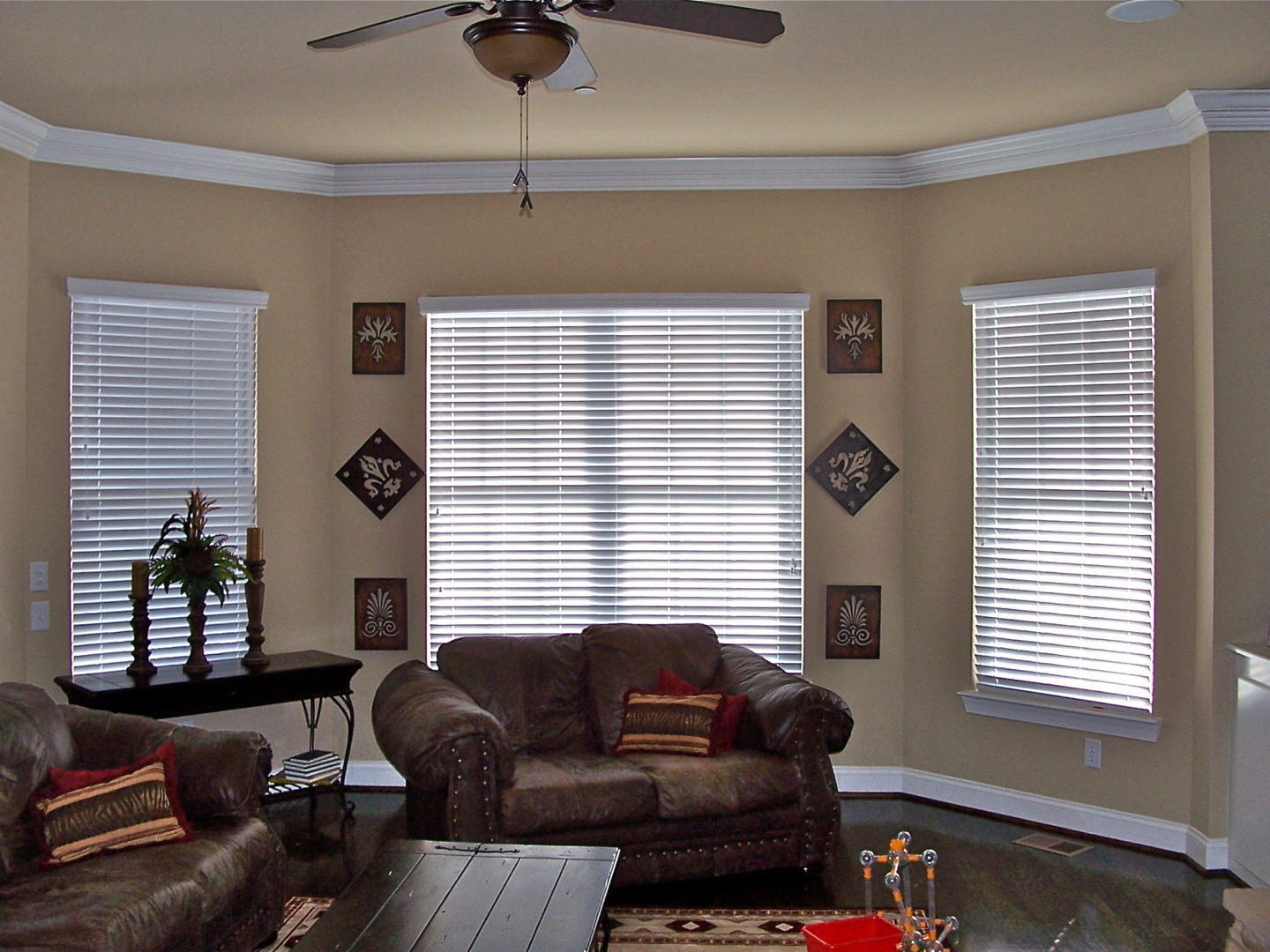 Dennys Upholstery & Outdoor Blinds