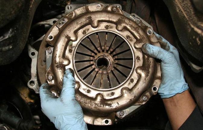 Mobile Clutch Repair and Replacement Services and Cost in Edinburg Mission McAllen TX | Mobile Mechanic Edinburg McAllen