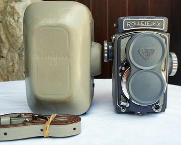 Rolleiflex 4x4 Baby Cameras, Grey Baby, Post War Black Baby Rolleiflex 4x4 Baby Cameras, Grey Baby, Post War Black Baby