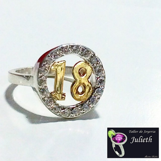 Anillos de 18 años sale