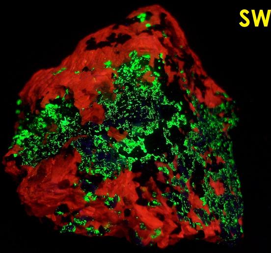 fluorescent HARDYSTONITE, CALCITE, WILLEMITE, FRANKLINITE -Franklin Mine, Franklin, Franklin Mining District, Sussex County, New Jersey, USA