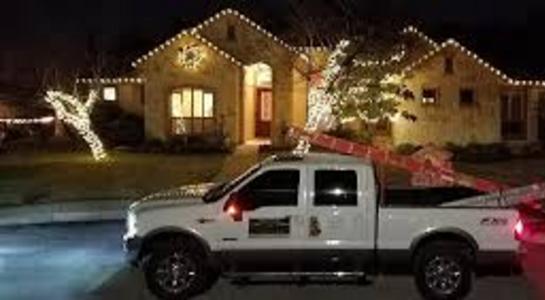 Why choose LINCOLN HANDYMAN SERVICES for my Christmas lights installation?