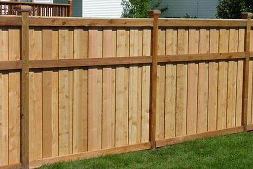 Excellent Wood Fence Contractor in Bellevue NE | Lincoln Handyman Services