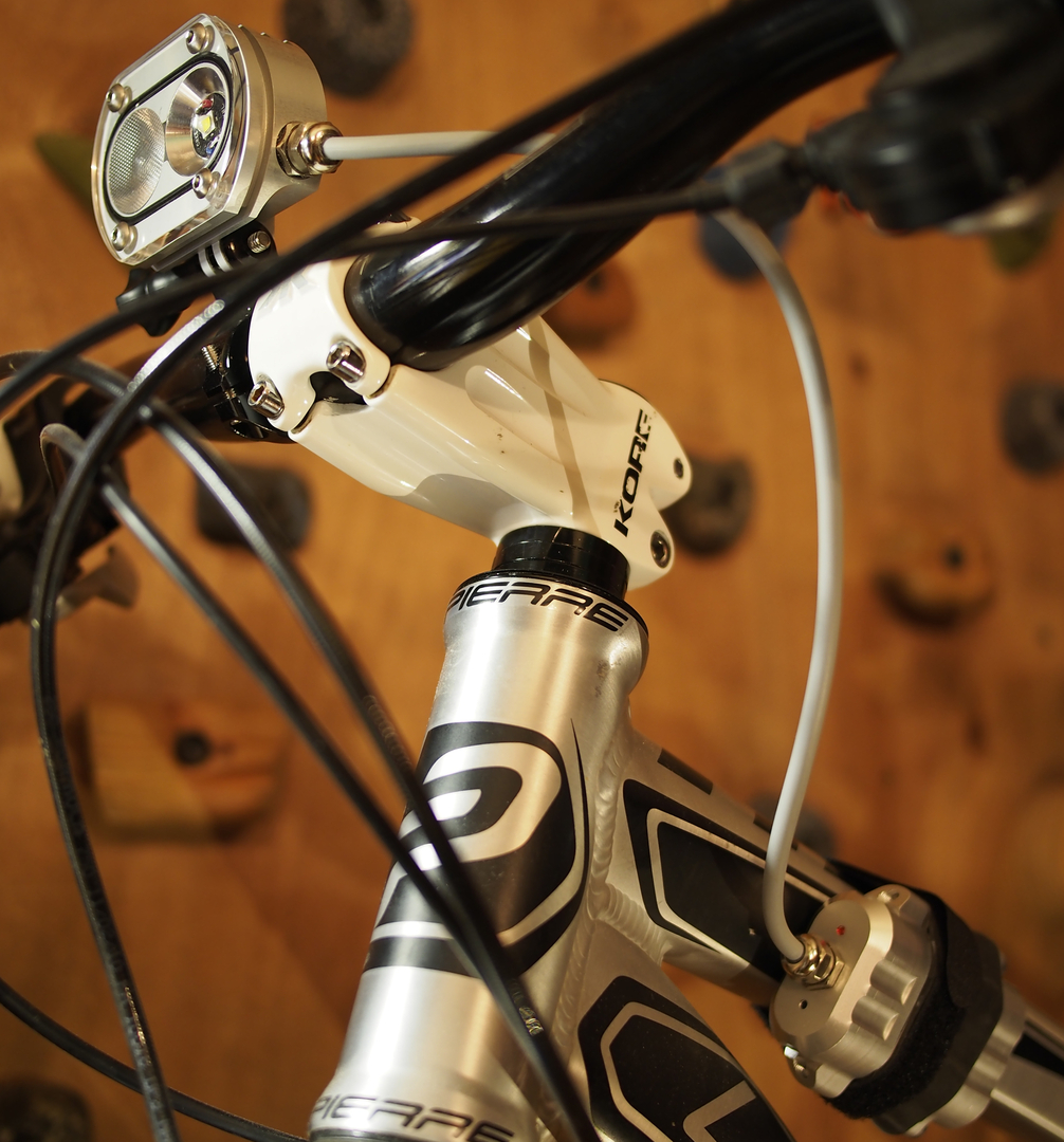 lampe Tillytec pour cycliste ? attention langage fleuri - pas pour les jeunes filles ! 48bed14a57661934b90a4710e87376be?AccessKeyId=E080AC38F6FBC1DED2CC&disposition=0&alloworigin=1