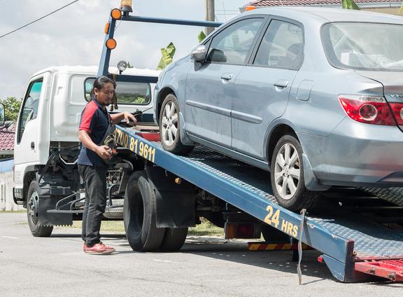 THE PREMIER FREIGHTLINER TOWING SERVICE IN OMAHA