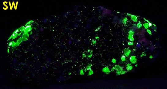 fluorescing sw lw willemite ZINCITE FRANKLINITE Sterling Hill, Sterling Hill, ogdensburg New Jersey