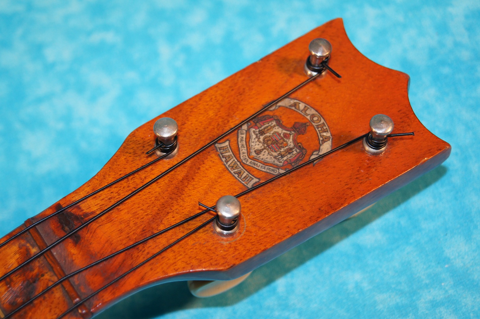 ALOHA HAWAII UKULELE TENORE 8 Stringhe 1920s per chitarra vintage con logo AKAI 