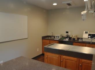 Main treatment area of Cincinnati Hills Animal Clinic Montgomery Road location