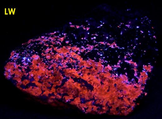 SW LW UV fluorescent SPHALERITE Cleiophane, WILLEMITE, MAGNETITE, CALCITE, Franklin, Franklin Mining District, Sussex County, New Jersey, USA