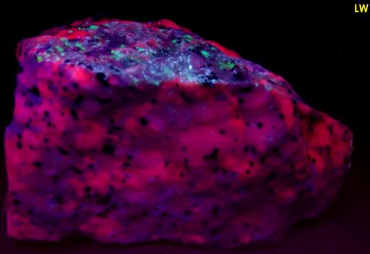 fluorescent CALCITE and DOLOMITE Crazy Calcite, phosphorescent WILLEMITE, FRANKLINITE - Franklin, Franklin Mining District, Sussex County, New Jersey, USA