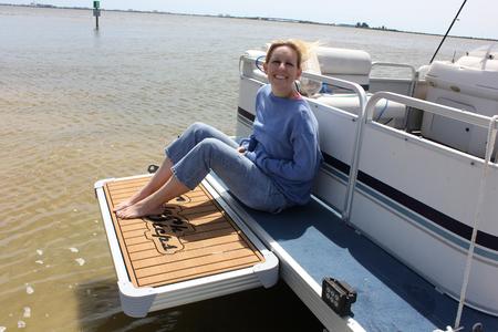 Splash Steps LLC - Testing of the pontoon boat submersible 