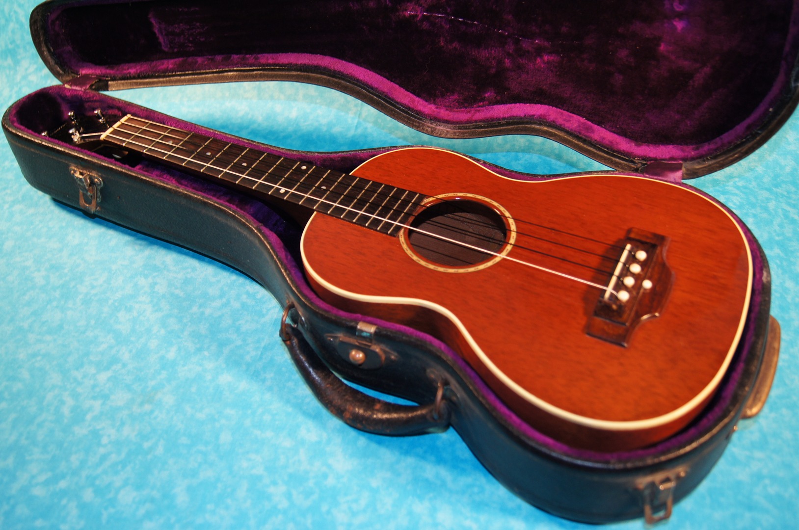 The Gibson TU 2 Tenor Ukulele