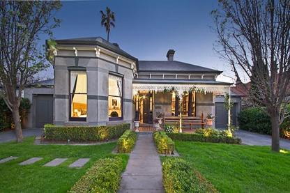 BYRON BAY PAINTER
