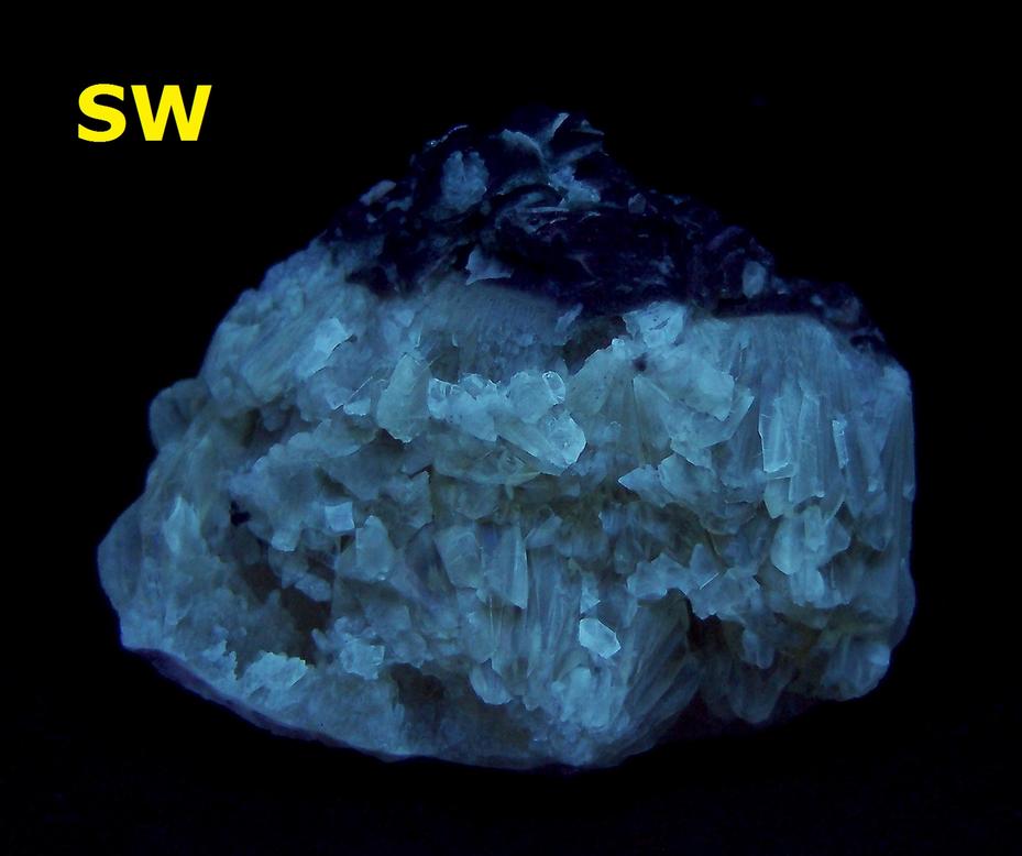 Fluorescent & Phosphorescent Calcite Rucks pit Florida