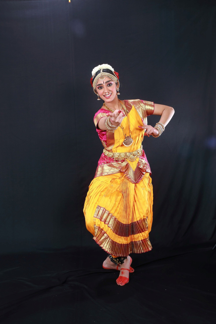 Bharatanatyam dress for 2024 rent near me