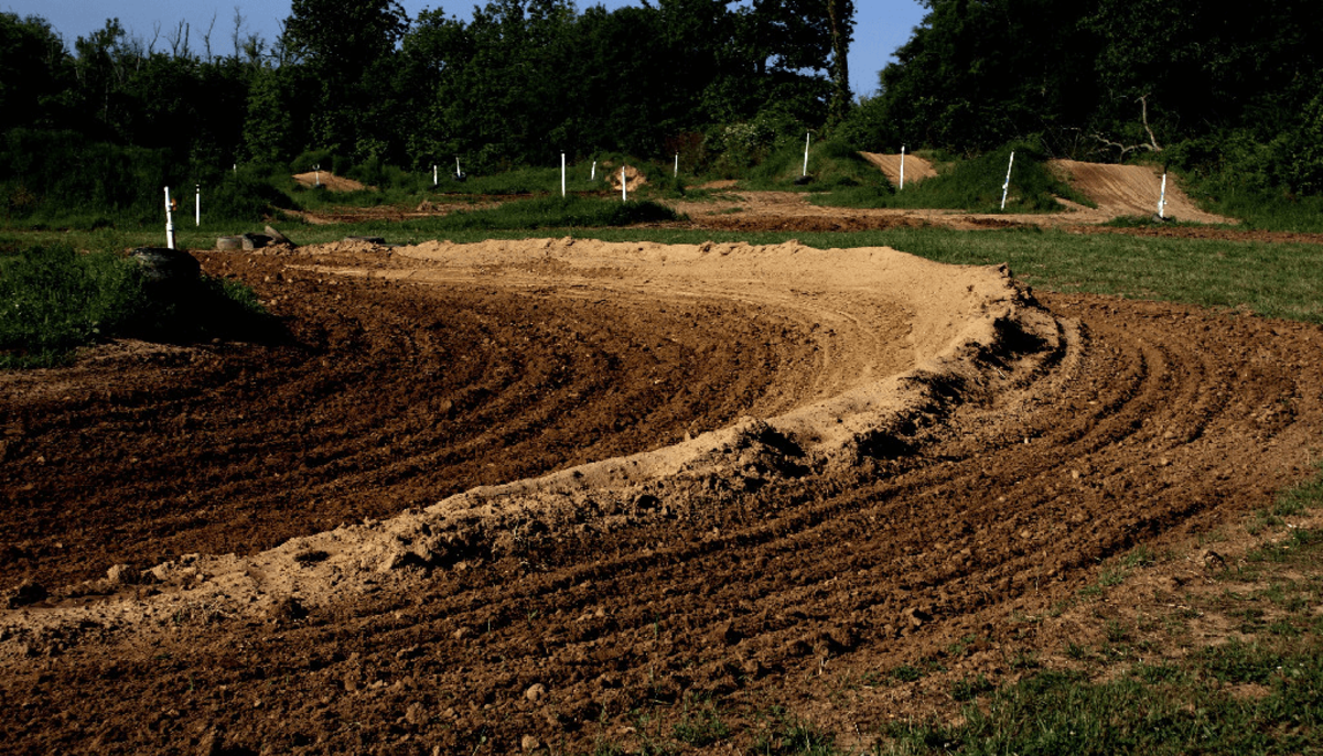 Pit deals bike track