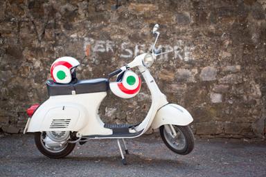 Florence: 24-Hour Noleggio Vespa, Scooter & Moped