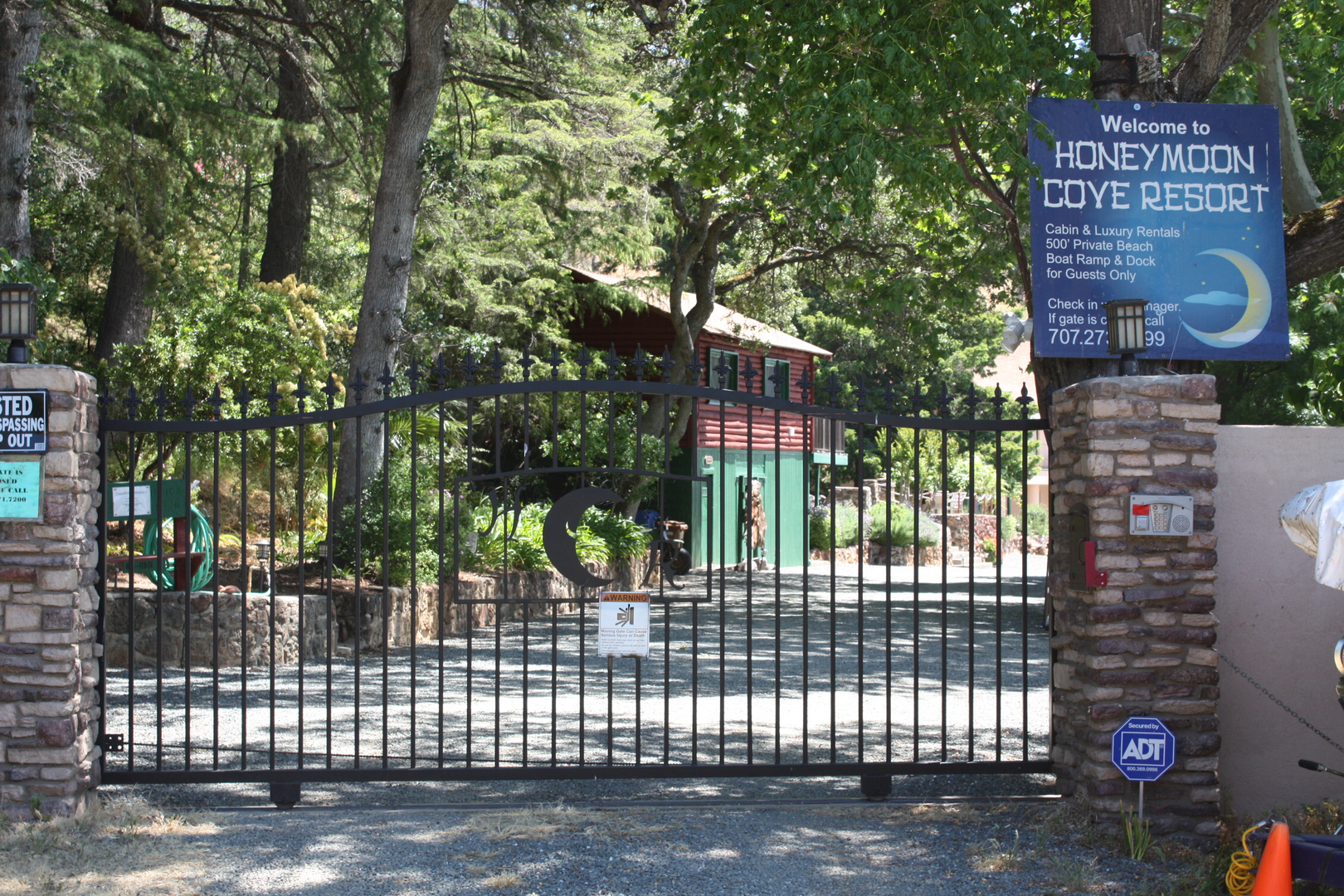 Cabins And Luxury Suite Honeymoon Cove Estate