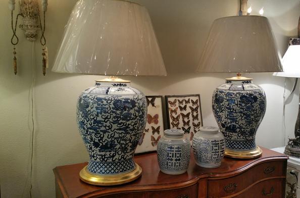 blue and white porcelin chinese antique authentic accents chinese oriental ralph lauren gold leaf bases ginger jars
