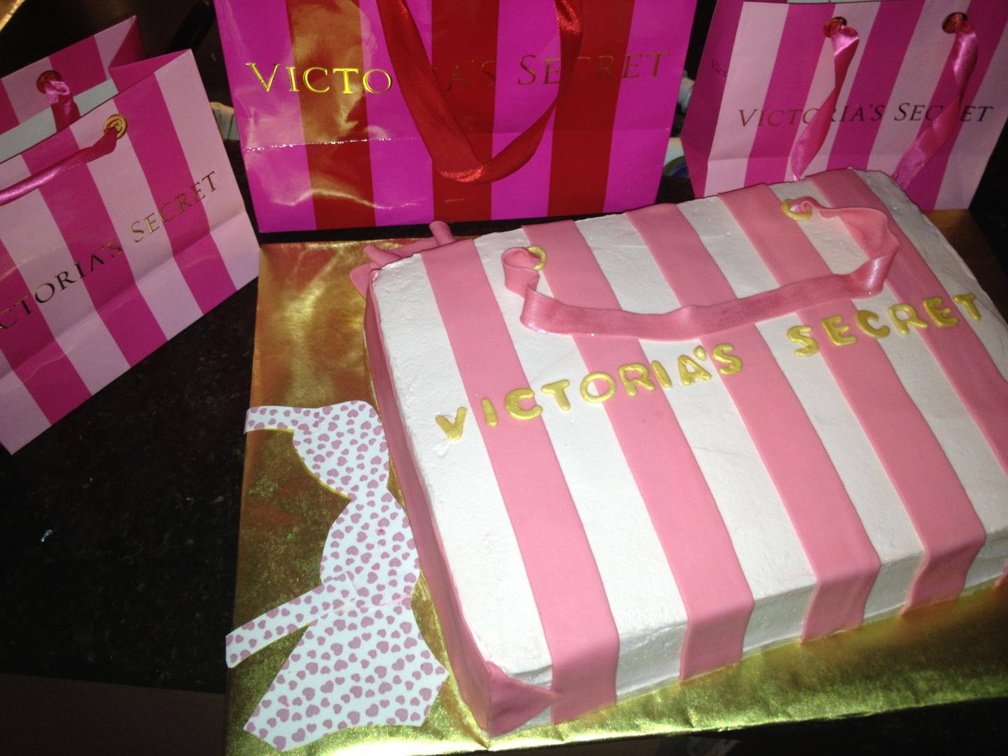 Victoria's Secret Shopping Bag Cake 
