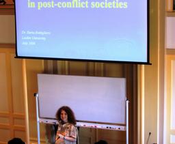 Ilaria Bottigliero lectures at Leiden University