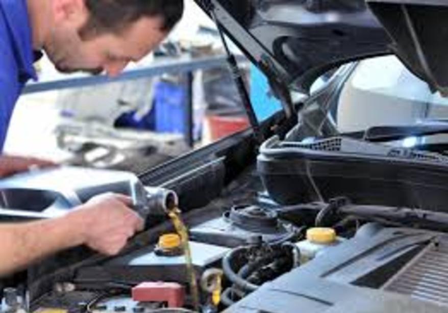 Mobile Oil Change Services and Cost in Omaha| FX Mobile Mechanic Services
