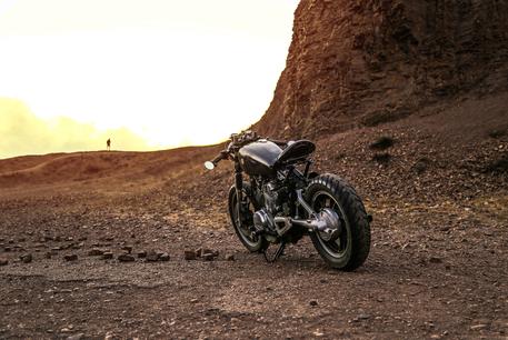 desert motorcycle adventure wallpaper