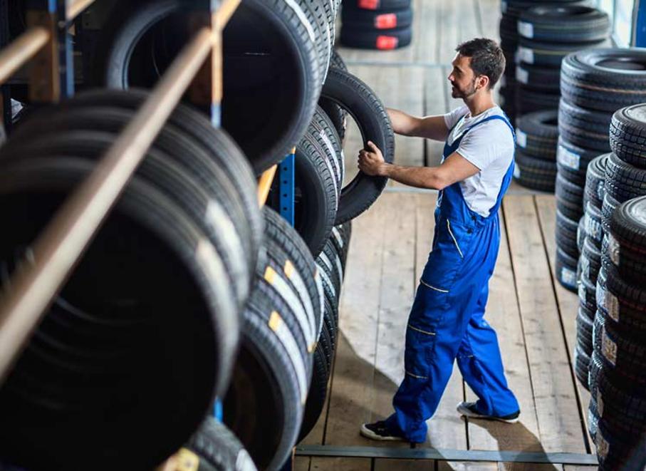 Mobile Tire Replacement Services and Cost in Omaha NE | FX Mobile Mechanic Services