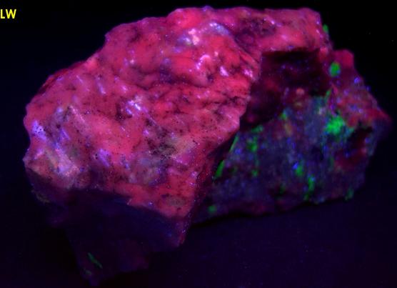 fluorescent CALCITE, WILLEMITE, SUSSEXITE, FRANKLINITE, SPHALERITE, ZINCITE - Sterling Mine, Sterling Hill, Ogdensburg, Franklin Mining District, Sussex County, New Jersey, USA - type locality