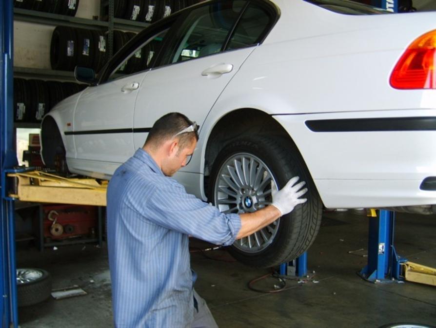 Tire Rotation Services and Cost in Omaha NE | FX Mobile Mechanic Services
