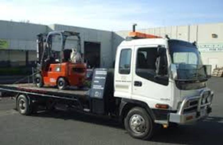 Forklift Towing Services in Omaha NE | 724 Towing Services Omaha