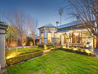 BYRON BAY PAINTER